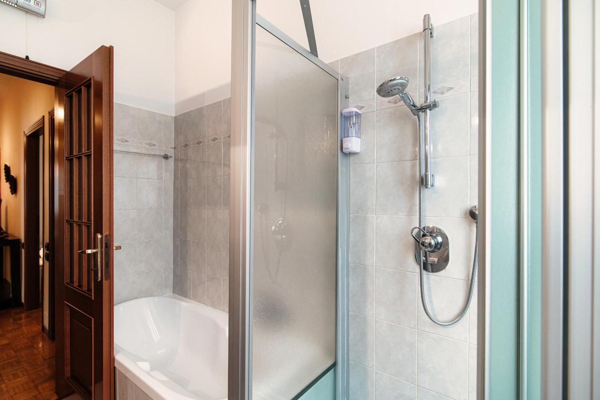 Vista Lario Apartment - Aqua Apartments เชอร์นอบบิโอ ภายนอก รูปภาพ