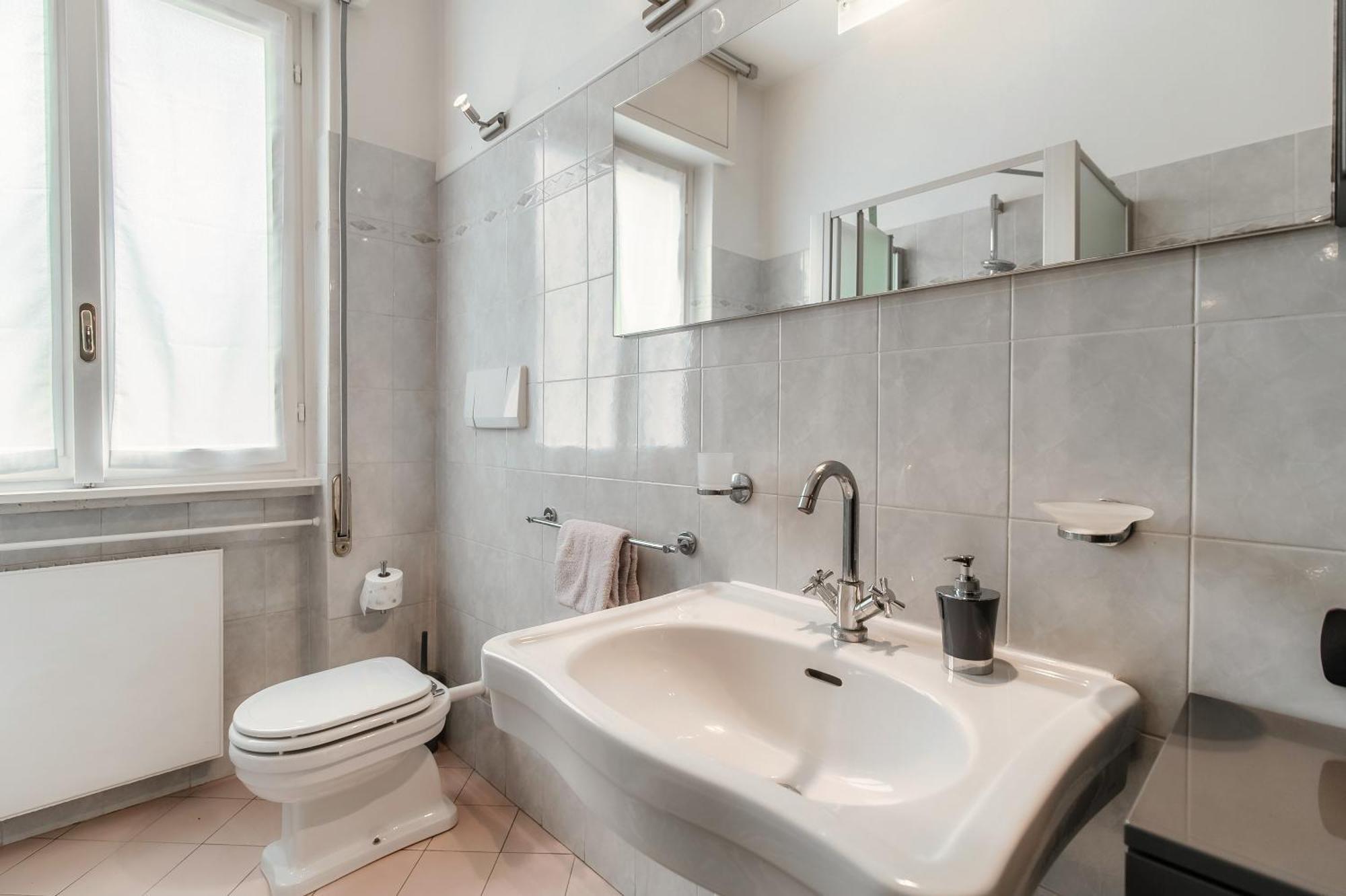 Vista Lario Apartment - Aqua Apartments เชอร์นอบบิโอ ภายนอก รูปภาพ